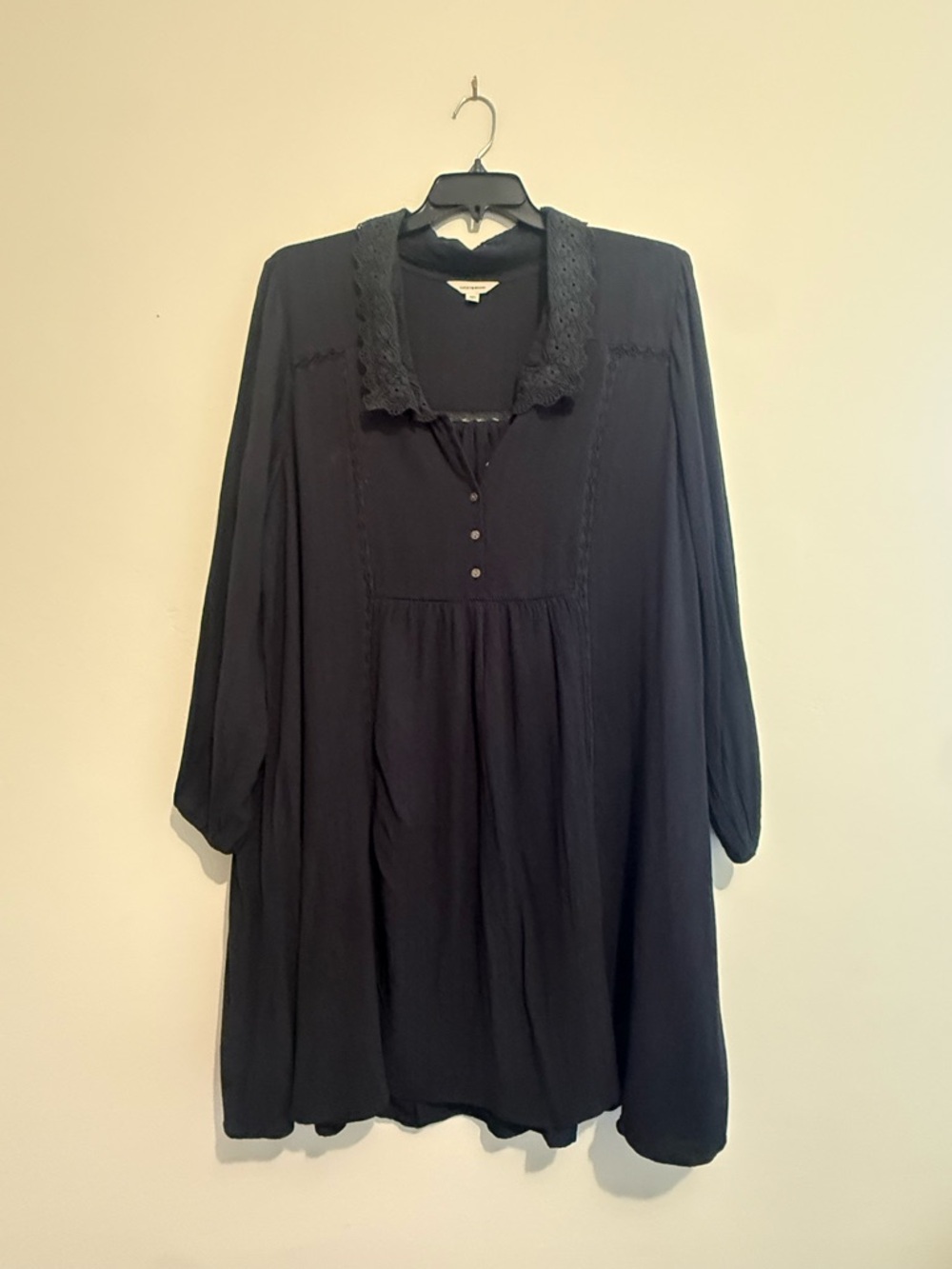 Women’s Black Long-Sleeve Tunic Dress with Peter Pan Lace Collar
